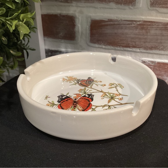 🟠 Vintage - Rare - Beautiful Painted Butterflies Designed Ashtray - Unique - Picture 6 of 9